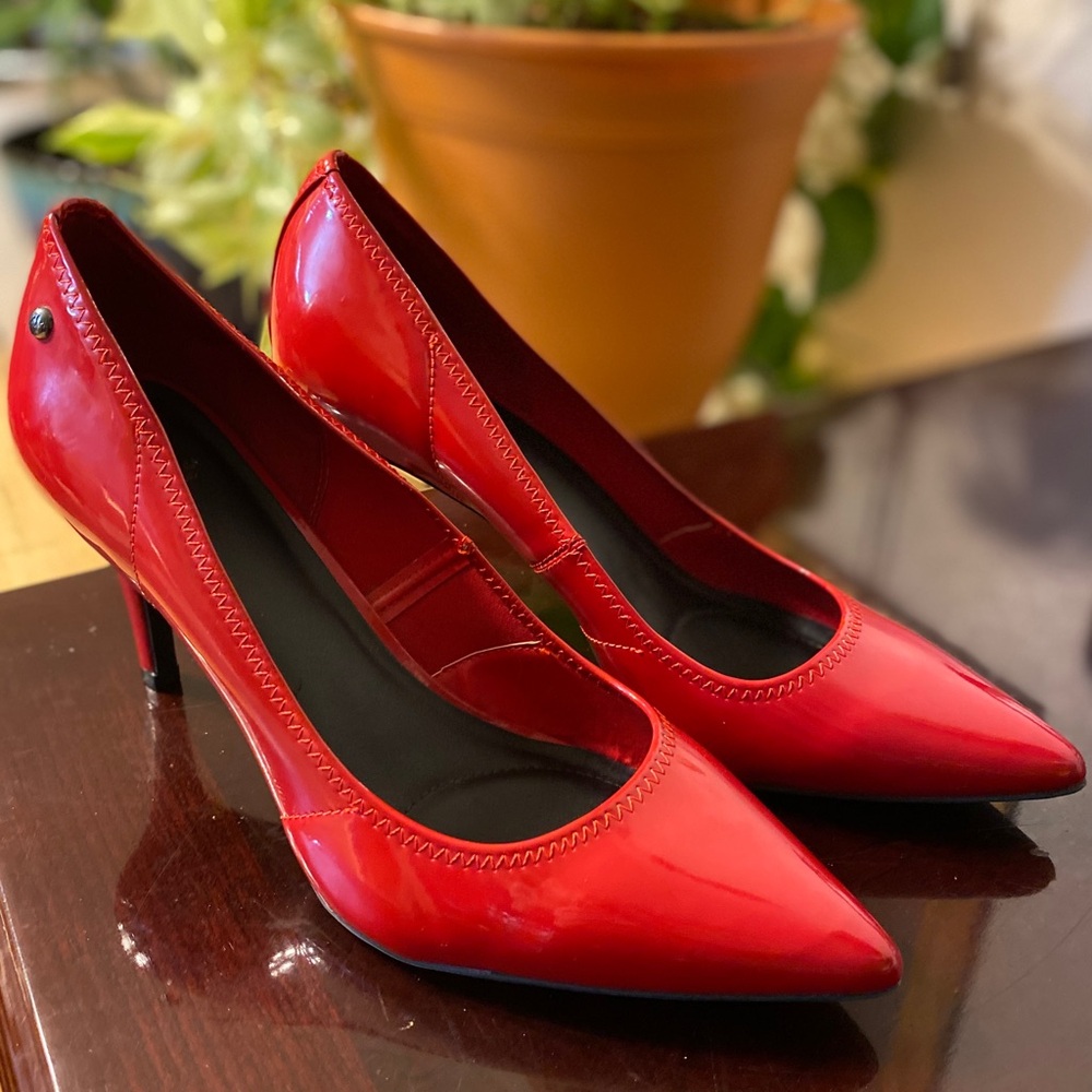 Simply Vera โStevieโ Perfect Red Vegan Patent Heels - 10